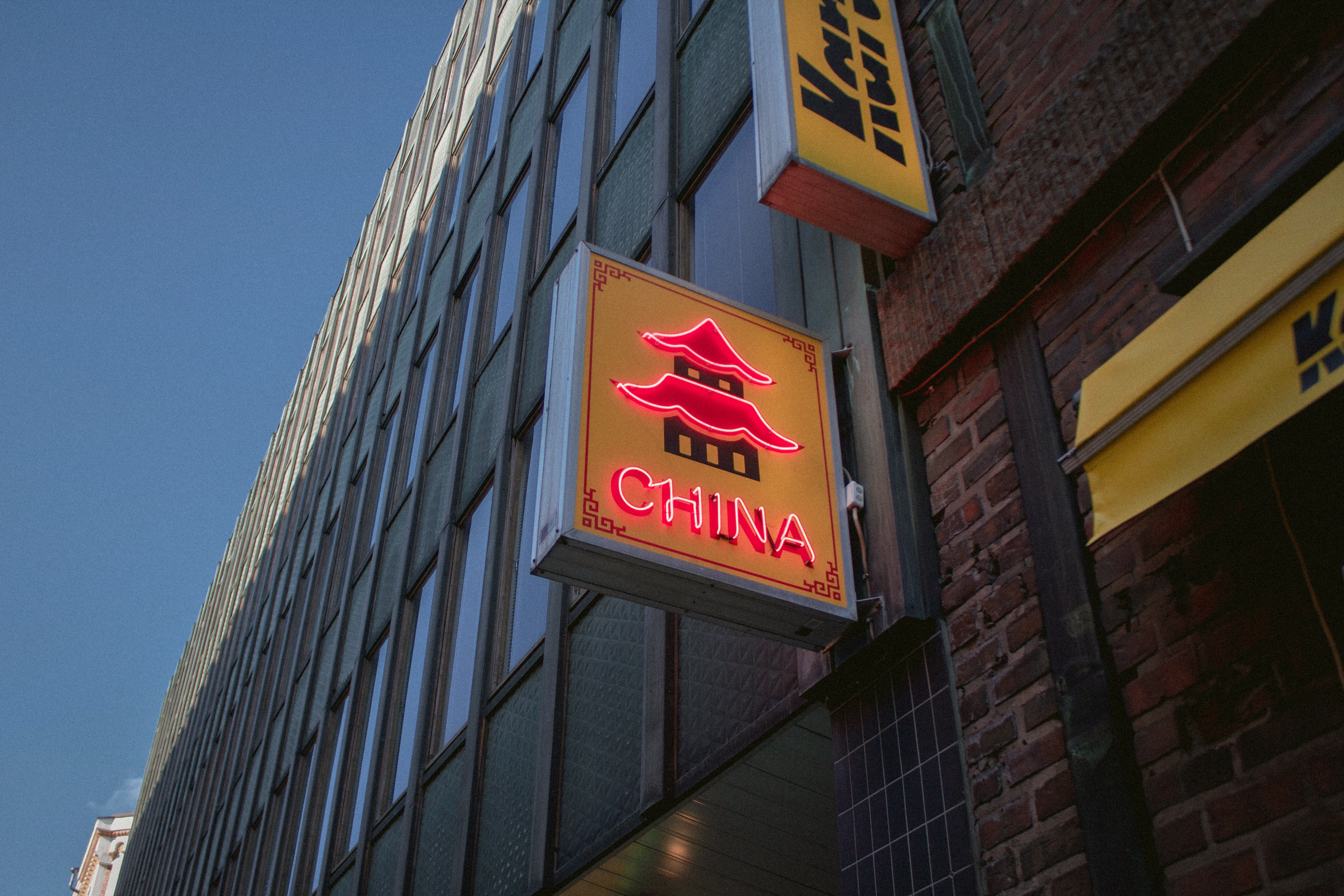 面對(duì)海外華人消費(fèi)者，做國(guó)際版小程序商城還是小紅書店鋪？